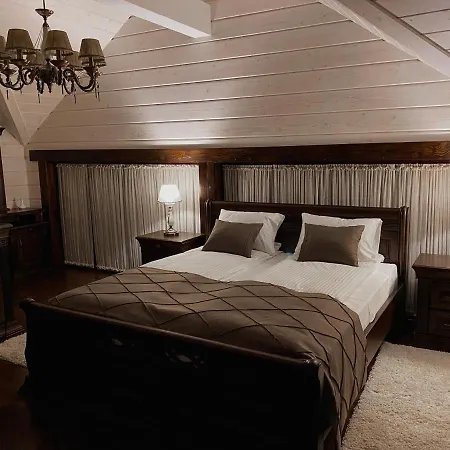 Vila Hostynnyy Dvir & *