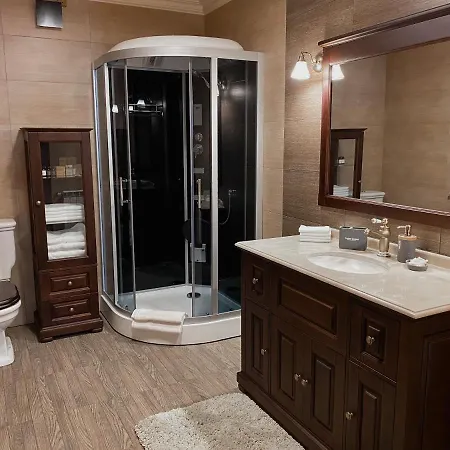 Vila Hostynnyy Dvir & Slavske