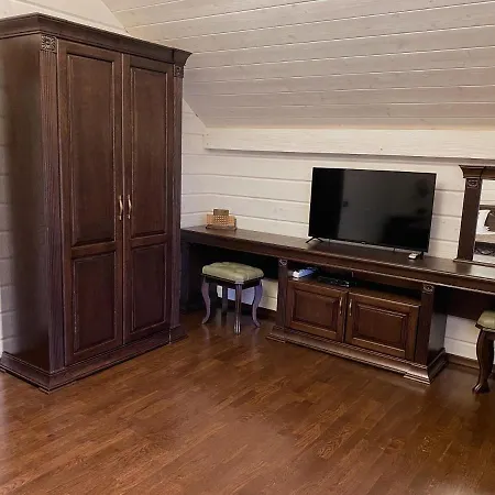 Hostynnyy Dvir & Slavske