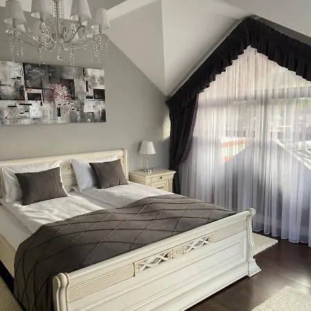 Hostynnyy Dvir & * Slavske