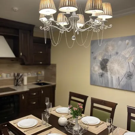 Hostynnyy Dvir & Slavske