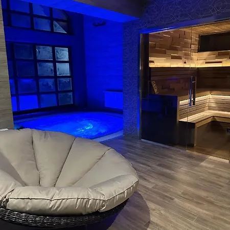 Hostynnyy Dvir & Slavske